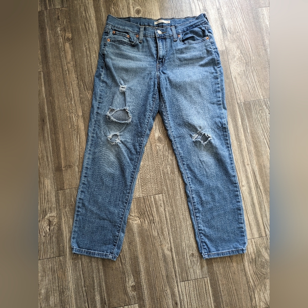 Levi Strauss, size 29, medium light wash